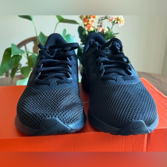 Nike Ladies Downshifter 11 Running Shoe Size 7 1/2 New in the Box! - Picture 8 of 10